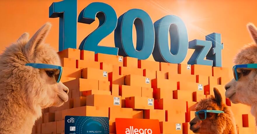 Trzy lamy w niebieskich okularach przeciwsłonecznych stoją przed dużym niebieskim napisem "1200 zł" i wieloma ułożonymi w stos pomarańczowymi pudełkami. Na dole widoczne są różne karty produktów, w tym Allegro i Citi. Tło jest pomarańczowe.