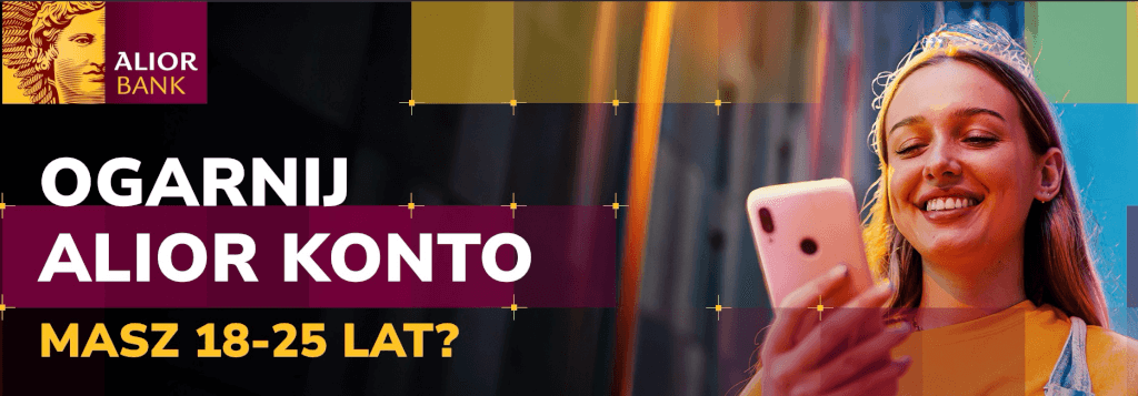 Młoda kobieta uśmiecha się, patrząc na swój telefon. Tekst brzmi "OGARNIJ ALIOR KONTO MASZ 18-25 LAT?" z logo Alior Banku w lewym górnym rogu. Tło ma kolorowe geometryczne wzory.